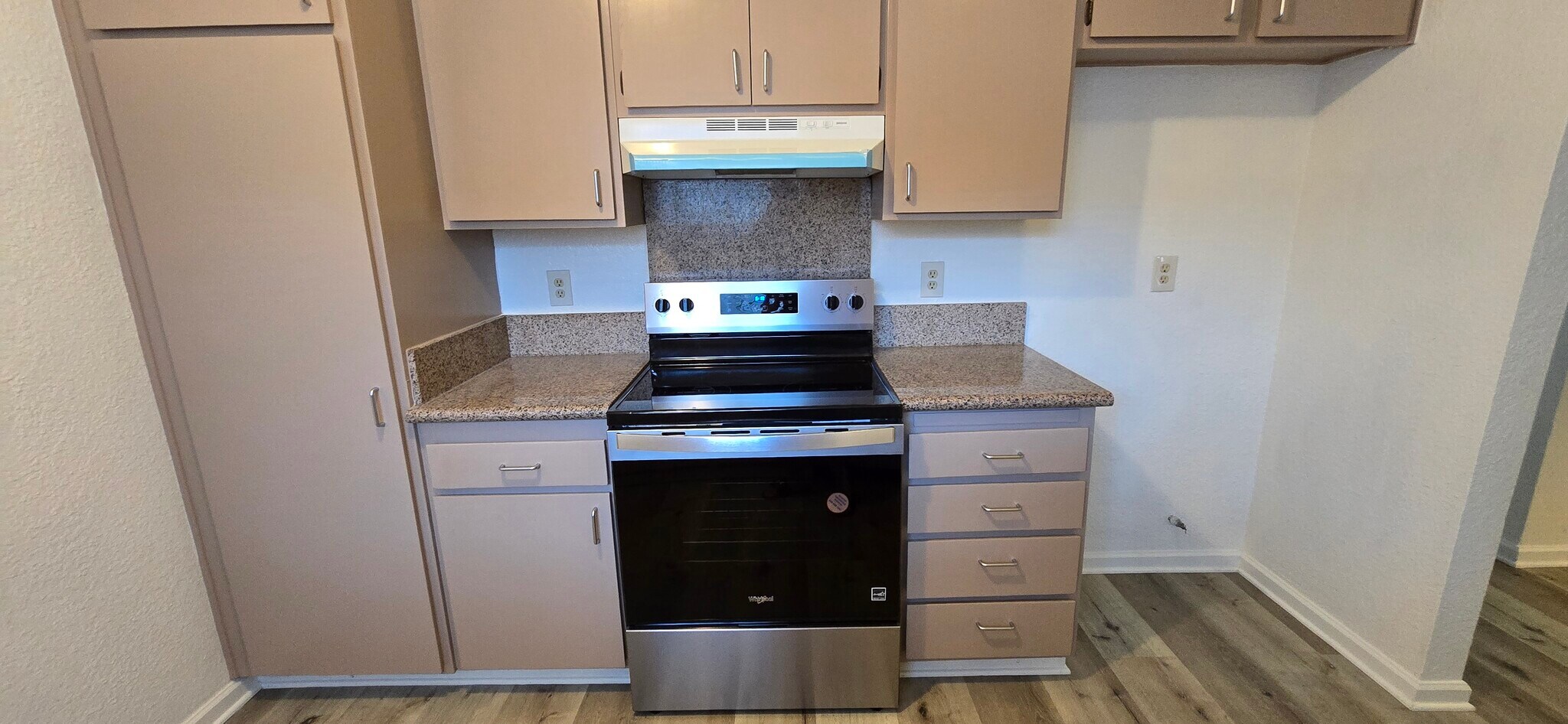 Kitchen with a new stove - 3314 Blue Ridge Cir