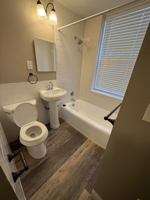 Building Photo - 1862 Beacon St