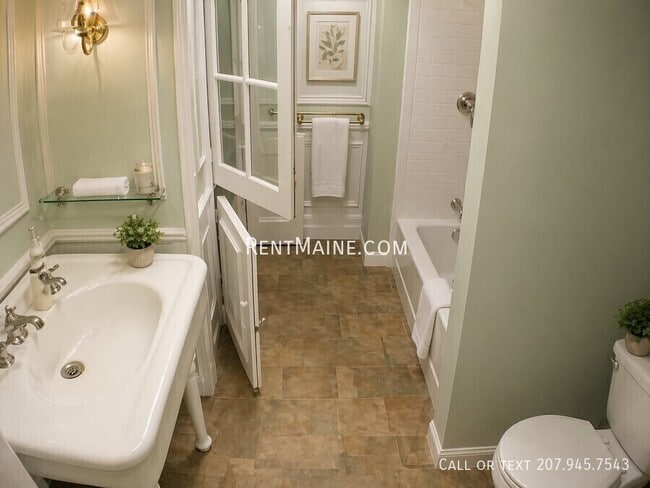 Building Photo - 97 Broadway