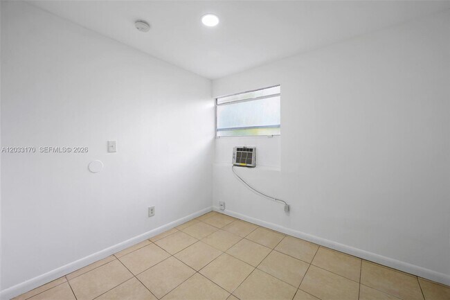Building Photo - 348 NE 58th St