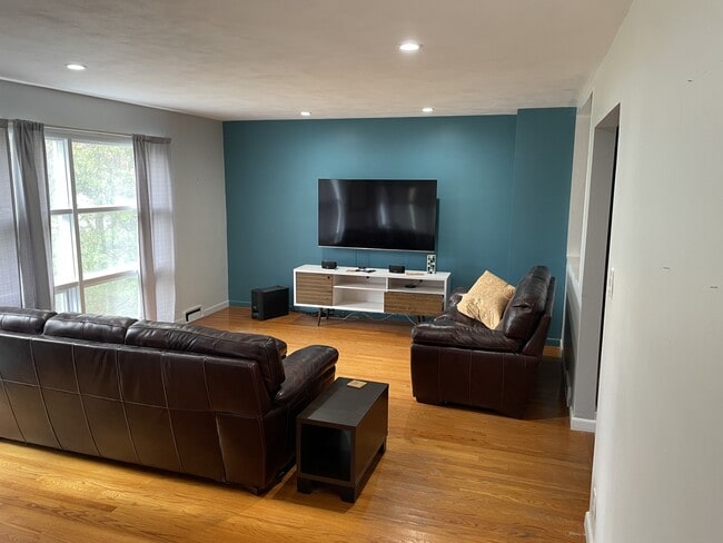 Building Photo - 104 Terrace Cir