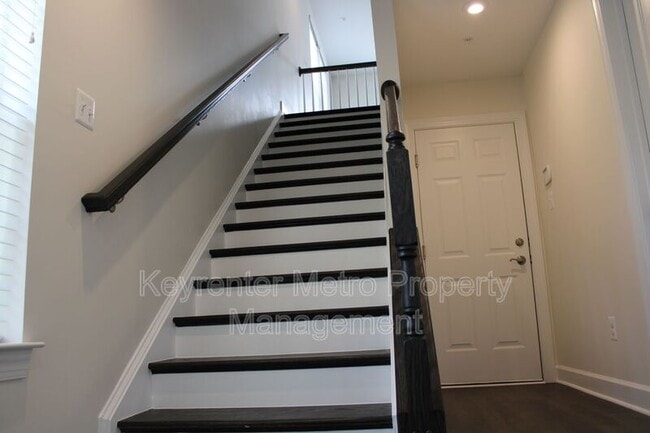 Building Photo - 2736 Pinebrook Rd