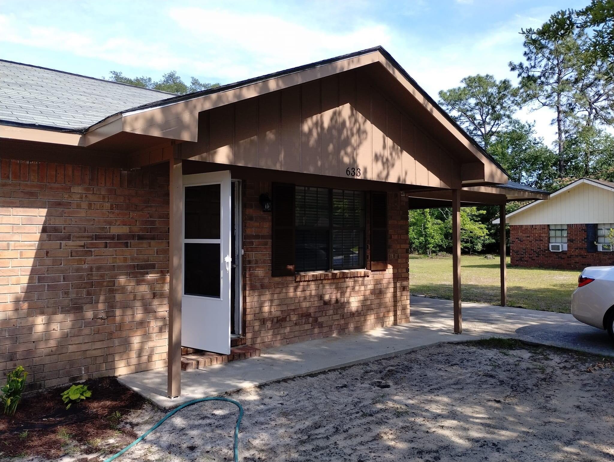 Building Photo - 633 Melanie St