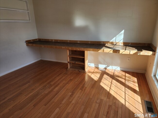 Building Photo - 158 Sterling Dr