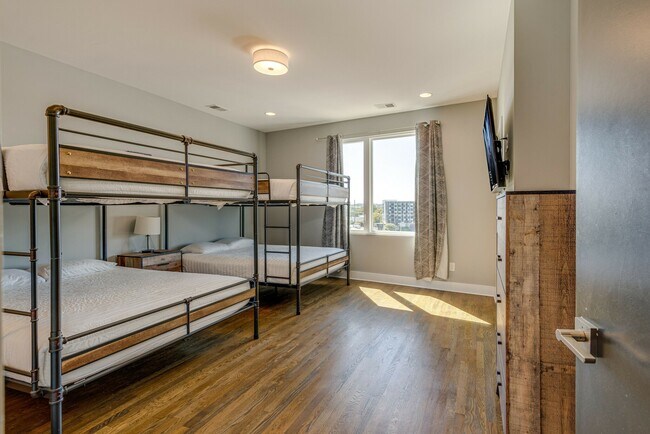 Building Photo - 2910 Felicia St