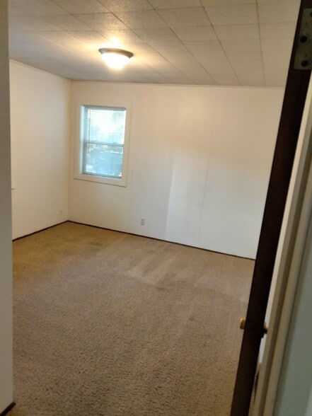 bedroom #1--downstairs - 415 S 5th Ave