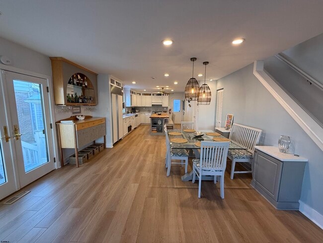 Building Photo - 4 S Iroquois Ave