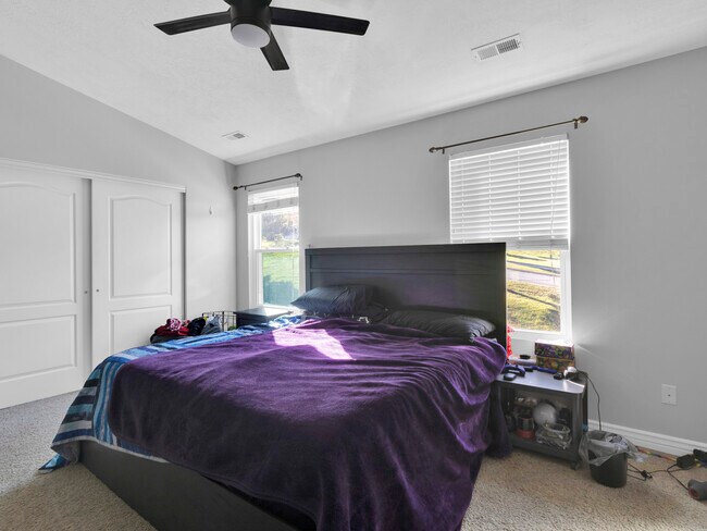 Building Photo - 374 E Braidhill Dr