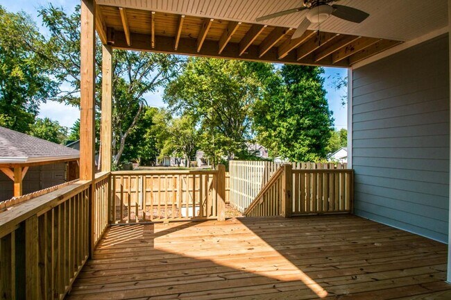 Building Photo - Stunner in the Arts District