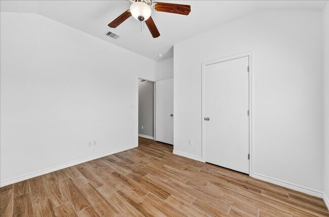 Building Photo - 2314 Blue Star Dr
