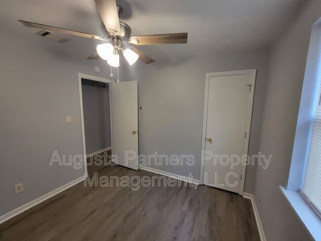 Building Photo - 4536 Hillside Dr