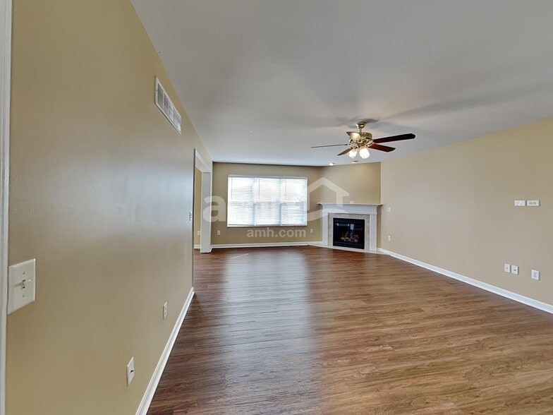 Building Photo - 10213 Waterford Ct