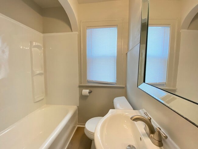 Building Photo - 261 Vine St