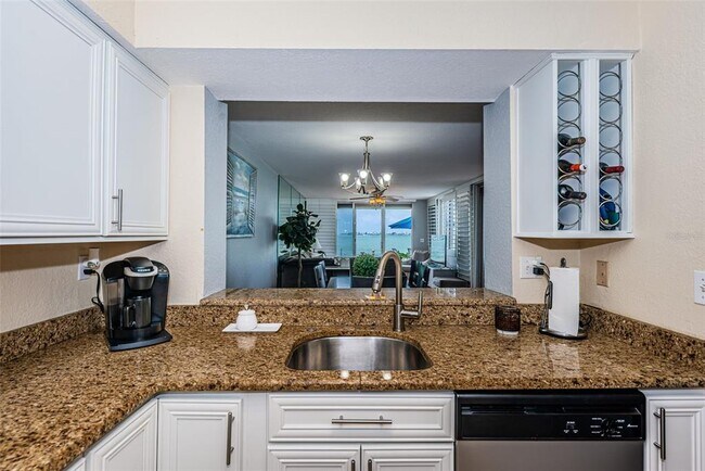 Building Photo - 6105 Bahia Del Mar Cir