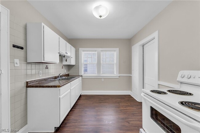 Building Photo - 9609 Sladden Ave