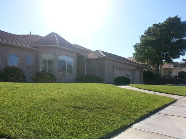 Primary Photo - Spacious Home in The Boulders