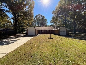 Building Photo - 123 Valleywood Rd