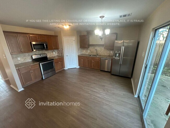 Building Photo - 250 Hilltop Dr