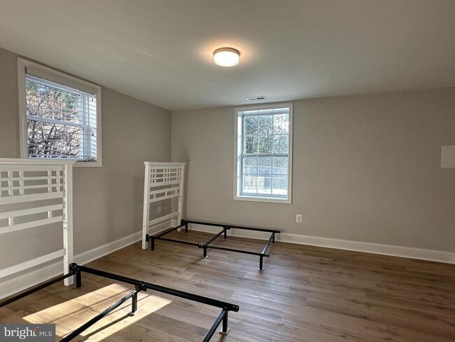 Building Photo - 6731 Crest Pl