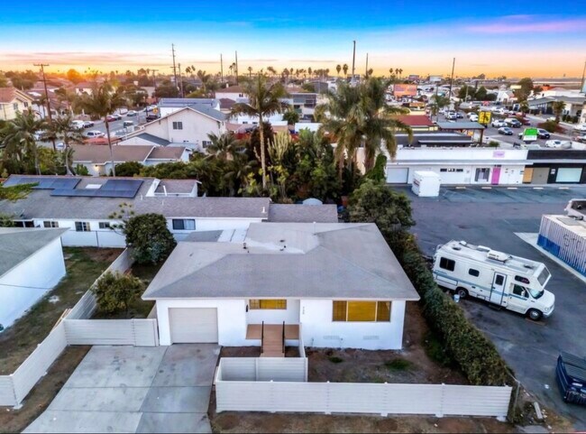 Building Photo - 736 18th St