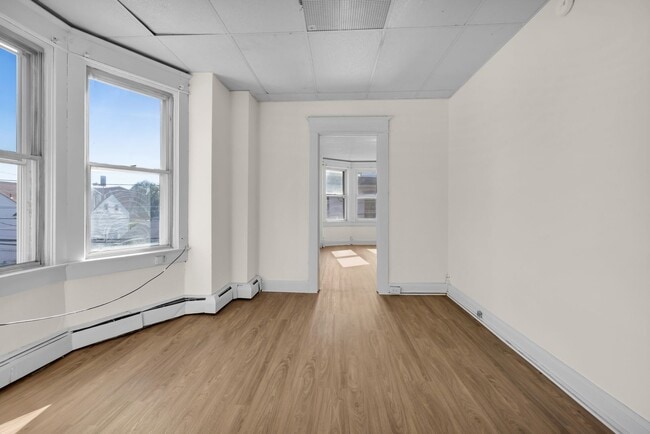 Building Photo - ? Spacious 4-Bedroom Home in Allentown – M...