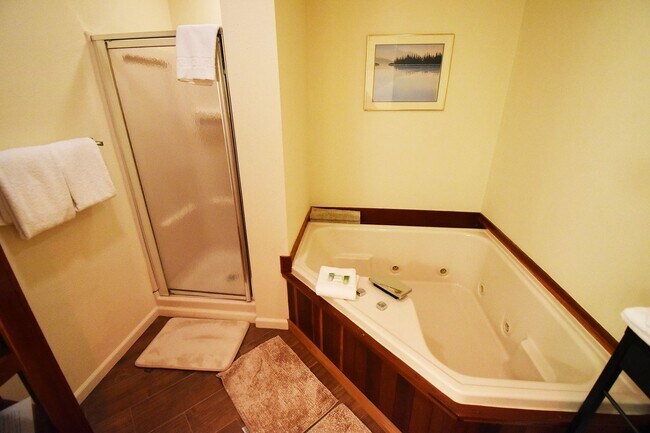 Building Photo - Winter Seasonal Rental- Timberline 14