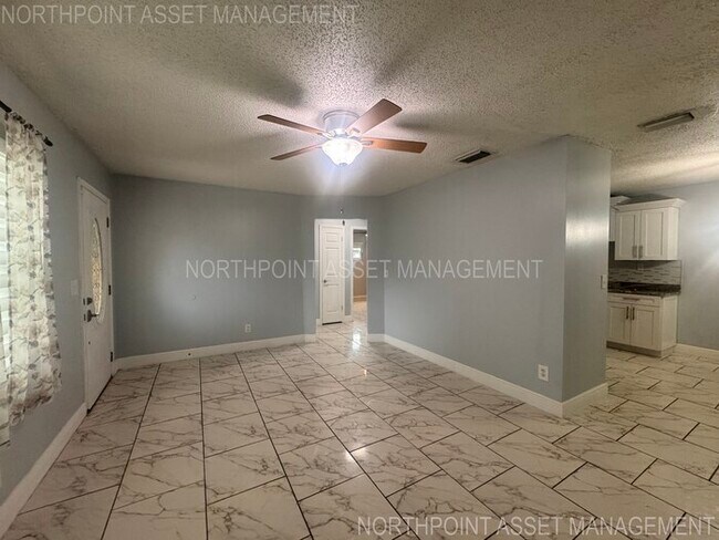 Building Photo - 2 Spacious Bedrooms and 2 Modern Bathrooms...