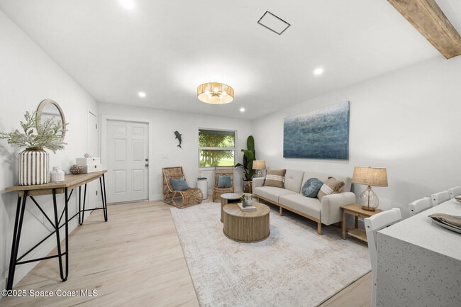 Building Photo - 325 Eva St NE