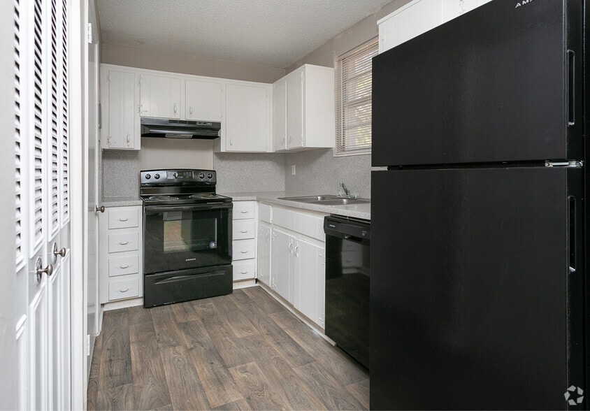 1BR,1BA_780 SF - Riverbank