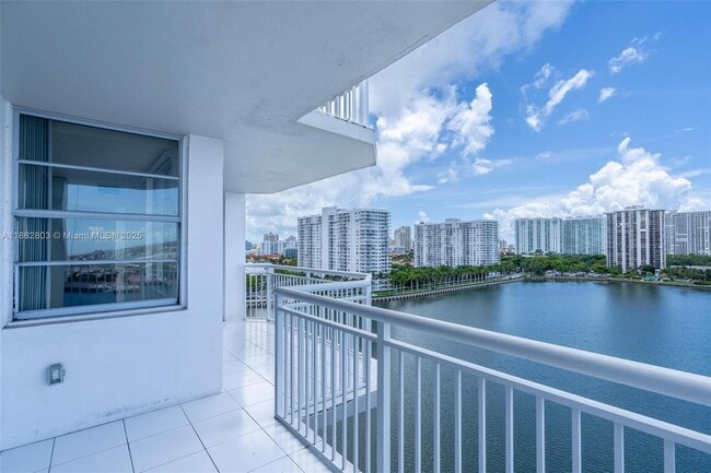 Building Photo - 18081 Biscayne Blvd