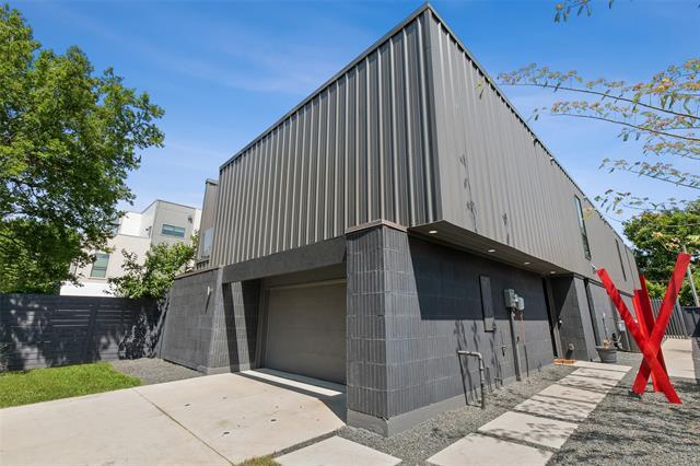 Building Photo - 4303 Roseland Ave