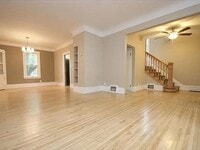 Building Photo - Gorgeous 5 Bedroom Home in Coveted SE Neig...