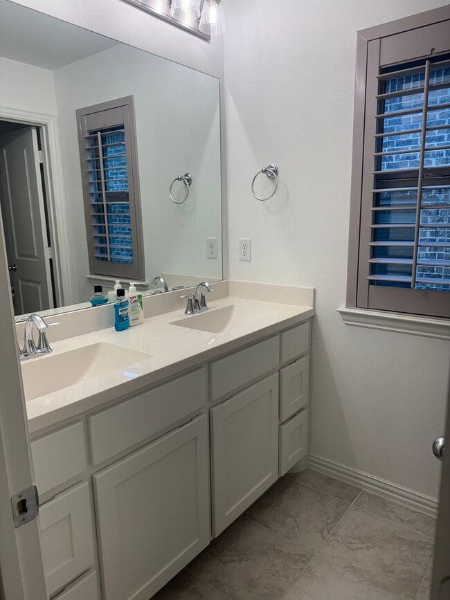 Building Photo - Beautiful 4BR/3BA Highland Home for Rent i...