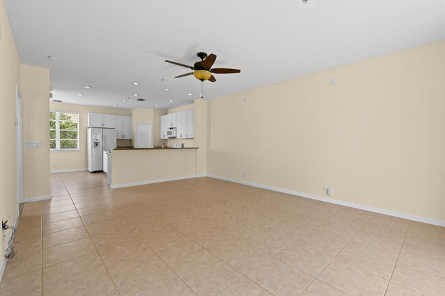 Building Photo - 147 Greenwich Cir