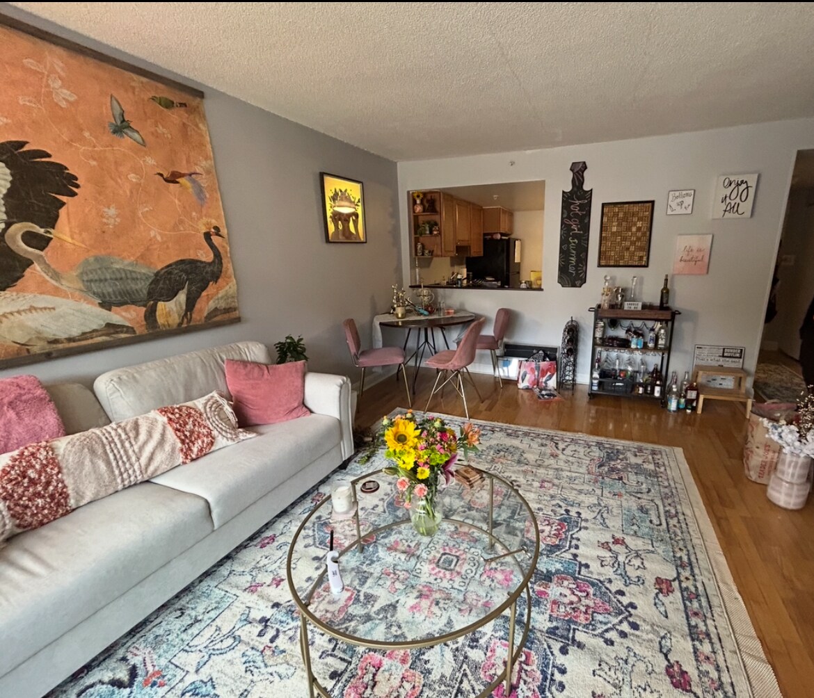 Hardwood floors - 2001 Hamilton St