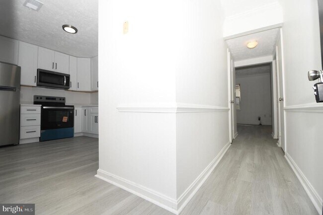 Building Photo - 8635 Union Pl