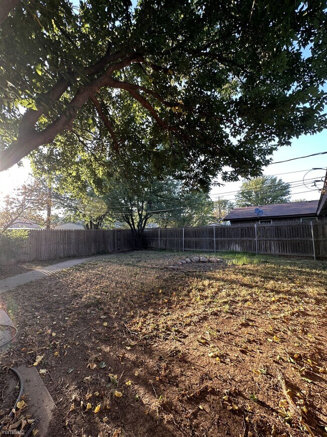 Building Photo - 2 br, 2 bath Duplex - 4470 Ridgecrest Circ...