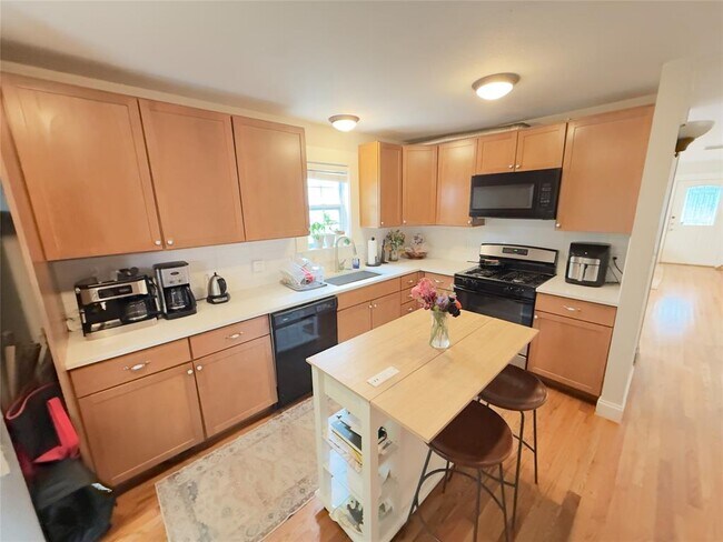 Building Photo - 504 W 43rd St