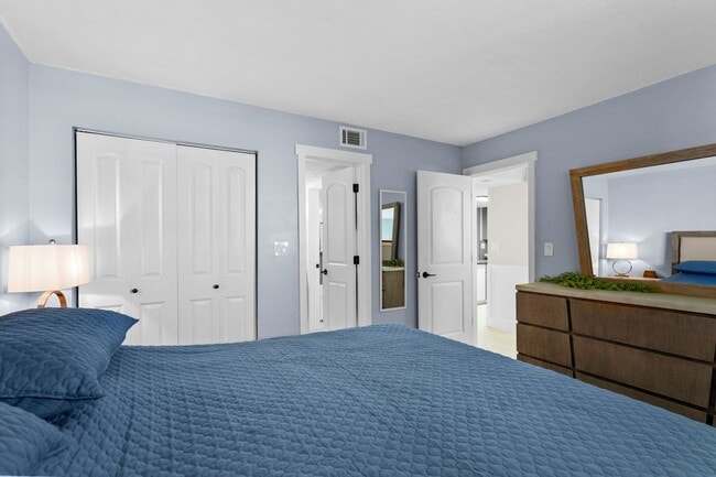 Building Photo - Sea Mark Tower – 3BR Ocean-View Condo