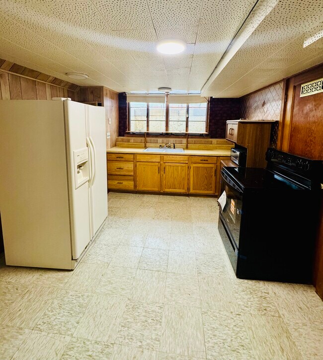 Building Photo - Lovers Lane Basement