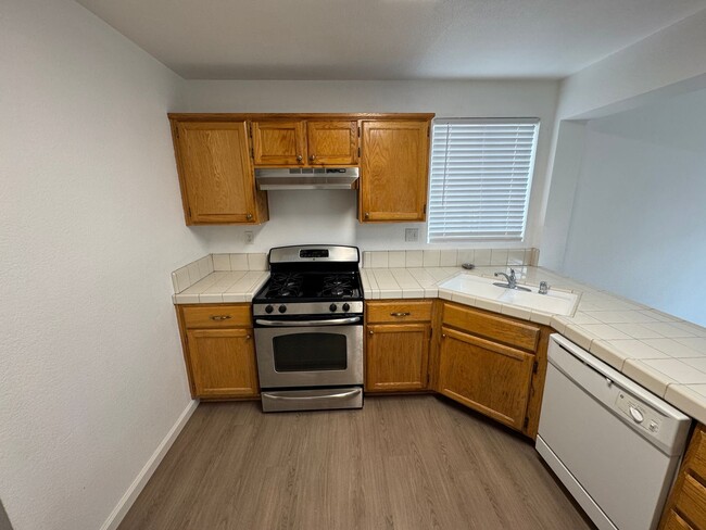 Building Photo - Gated Community Home in Cul-De-Sac