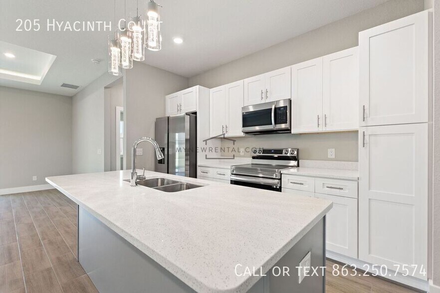 Building Photo - 205 Hyacinth Ct