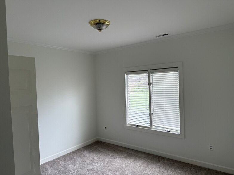 Upstairs Bedroom 3 - 18020 Edwards Ferry Rd