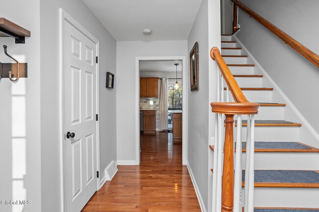 Building Photo - 8 Backstretch Ct