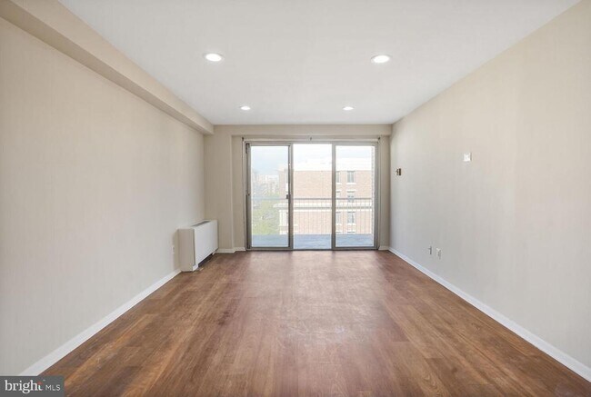 Building Photo - 730 24th St NW