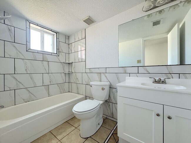 Building Photo - Northeast El Paso 3 Bed Refrig A/C split T...
