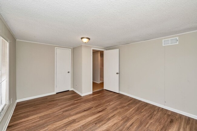 Building Photo - Limited-Time Promo! Get $250 OFF Your First Month's Rent! Renovated 3BR/2BA Tuscaloosa Gem with L...