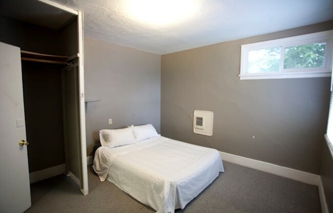 California St #2 - Bedroom 1 - 805 NE California St