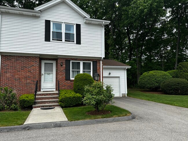 Building Photo - 143 Oak Park Dr
