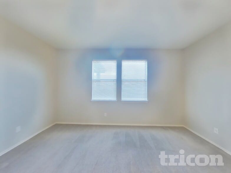 Building Photo - 2106 Rose May Dr